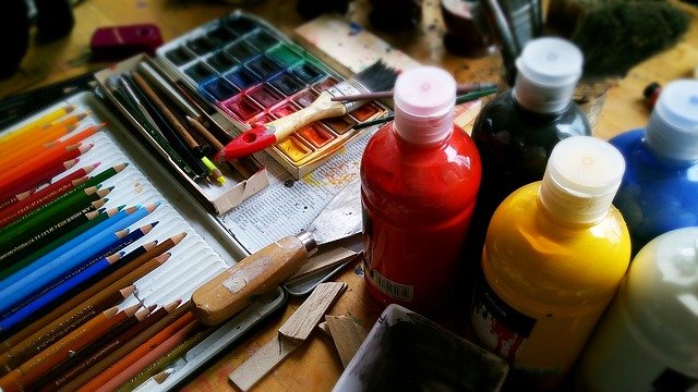 Painting stiuff on a table